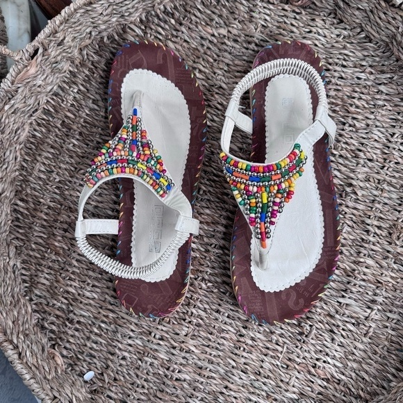 Beaded brightly colored beautiful boho Flat Sandals in NWOT condition SZ 11.5 - Picture 4 of 8